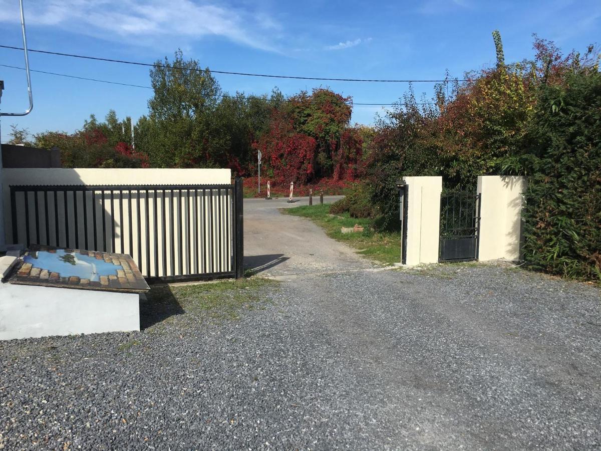 Le Lodges Quievrain Exterior foto